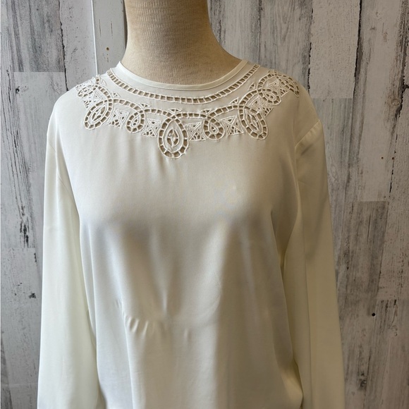Orvis Tops - Embroidered “Orvis” blouse size 10